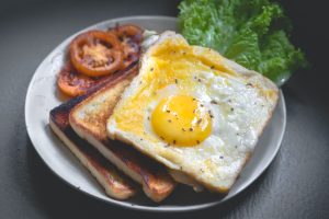 What is a good breakfast before hiking?