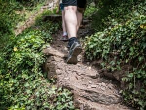 does hiking help tone legs