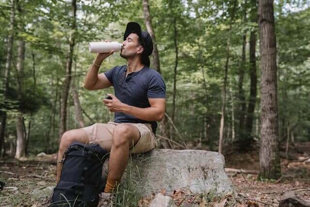 staying hydrated while hiking